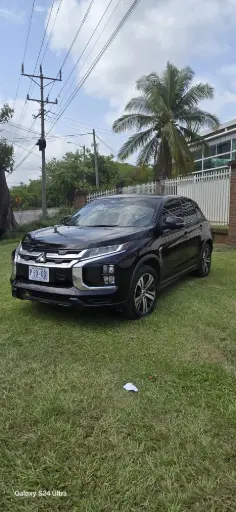 Mitsubishi Outlander 2021 negra
